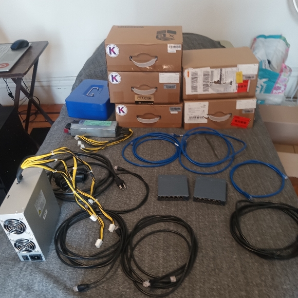 3 KDA BOX II's 5Th/s@450watts, 2 KD Box Pros 2.8Th/s@205watts, 2 1200watt power, - Picture 1 of 7